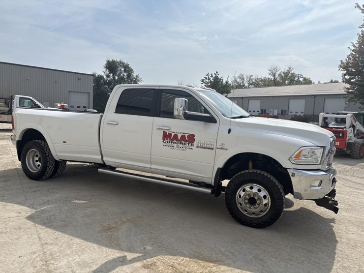 2017-dodge-ram-3500-image-5