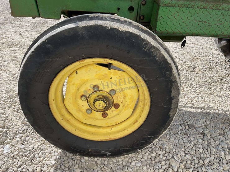 john-deere-2240-image-22