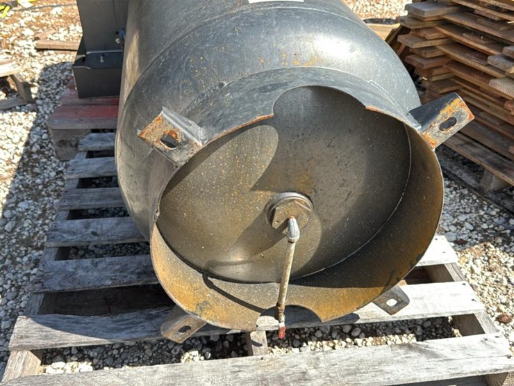 #109-•-stationary-air-compressor-image-14