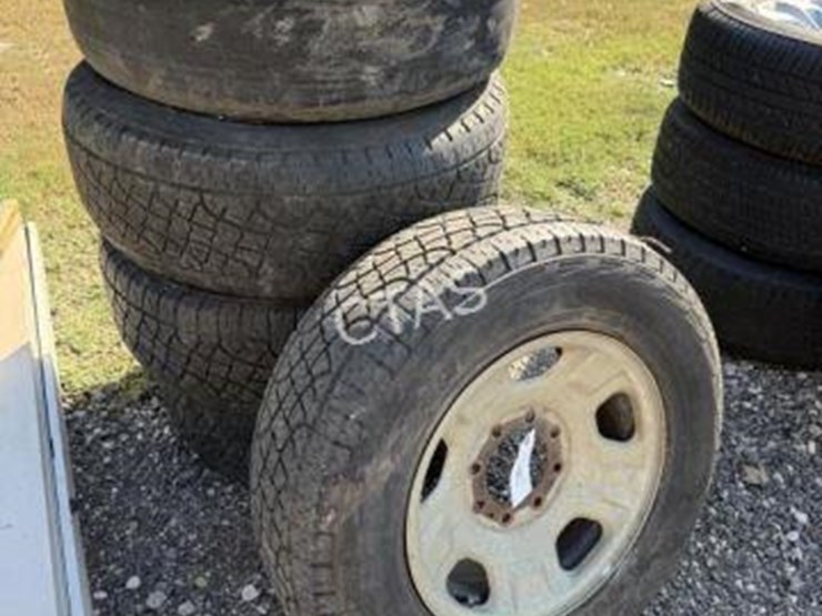 #136-•-(5)-8-lug-rims---275/65r18-image-1