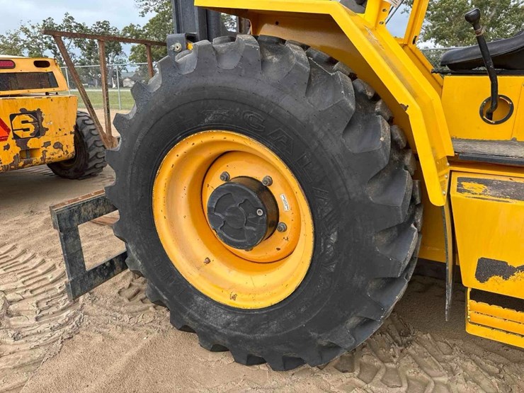 sellick-s80j4e-4-rough-terrain-forklift-image-10