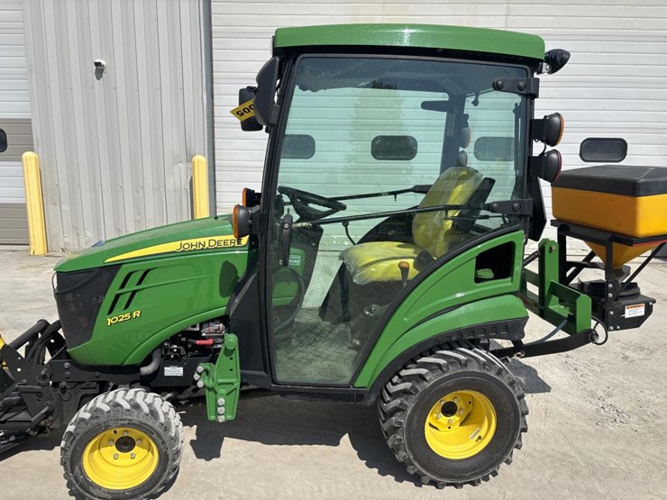 john-deere-1025-image-8