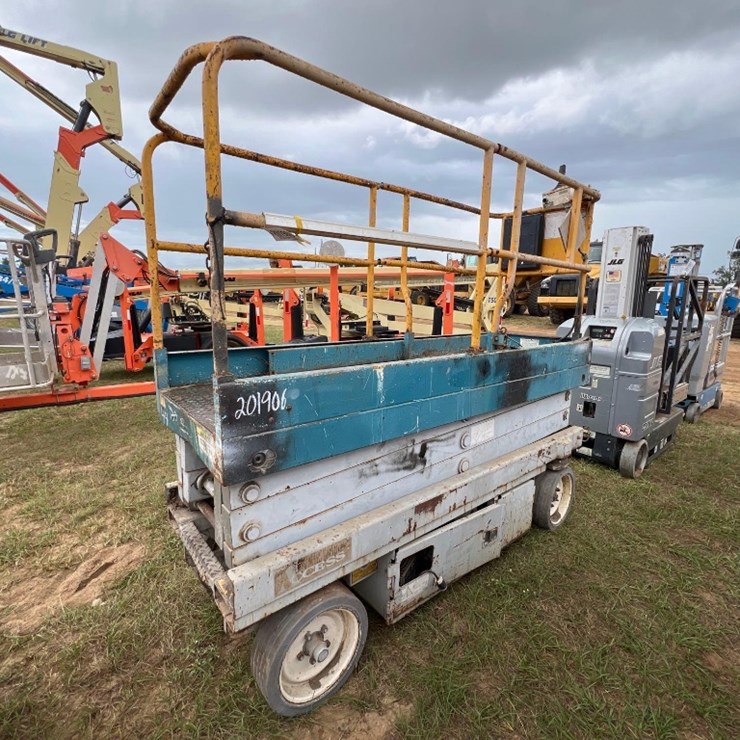 1999 SNORKEL 20NE ELECTRIC SCISSOR LIFT