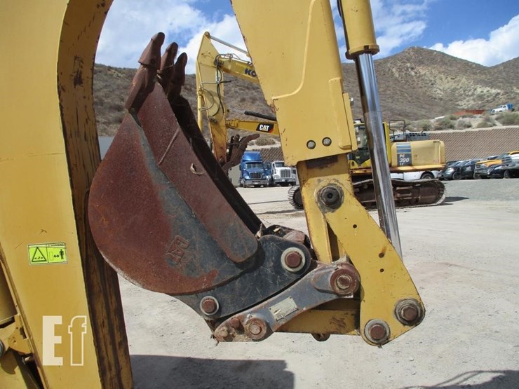 2004-caterpillar-416d-image-15