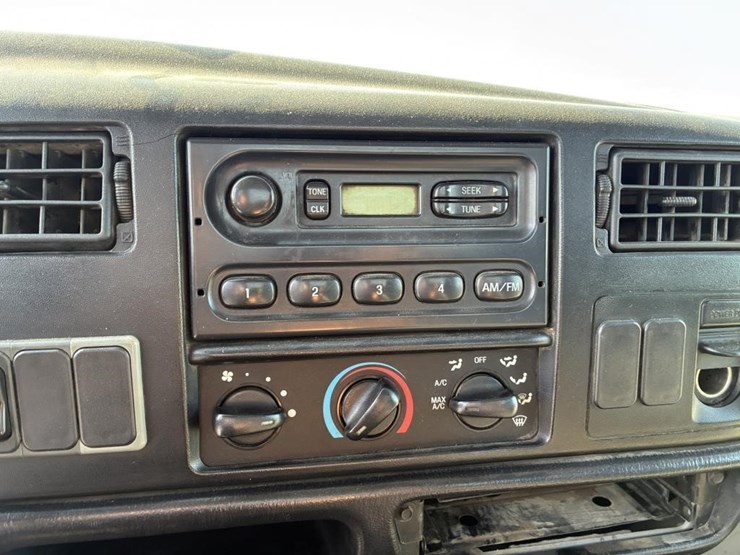 2010-ford-f650-image-15