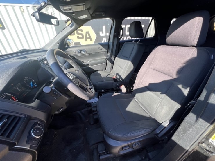 2017-ford-explorer-image-23