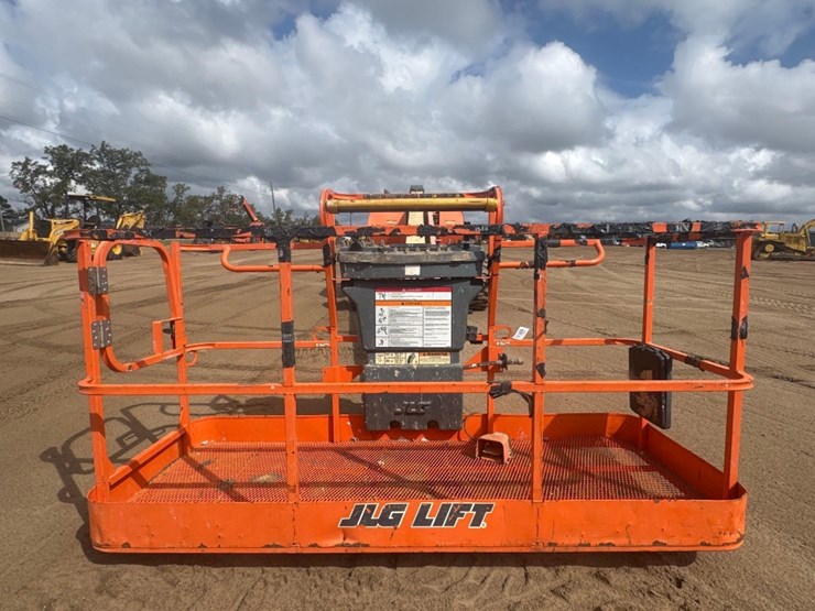 2007-jlg-600s-image-3