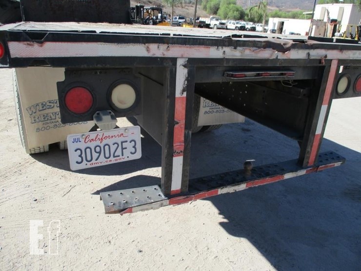 2012-freightliner-business-class-m2-106-image-15