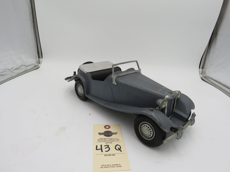 1950's-doepke-model-toys-mg-sports-car-toy-image-1