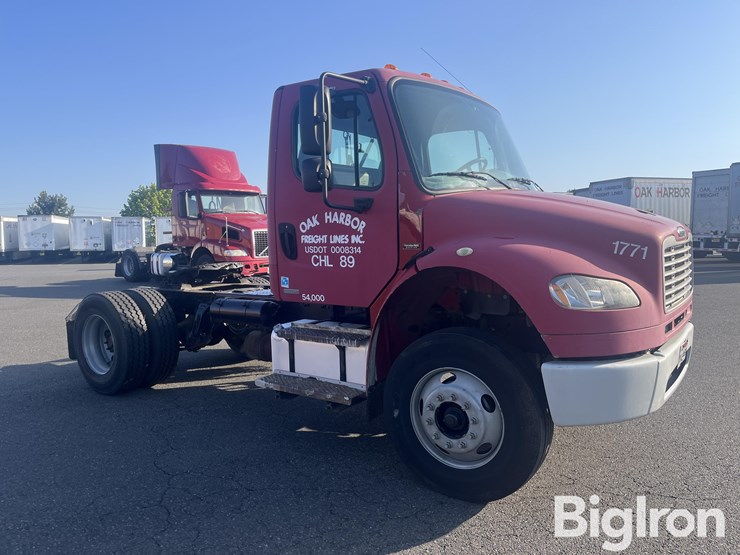 2006-freightliner-m2-truck-tractor-image-3