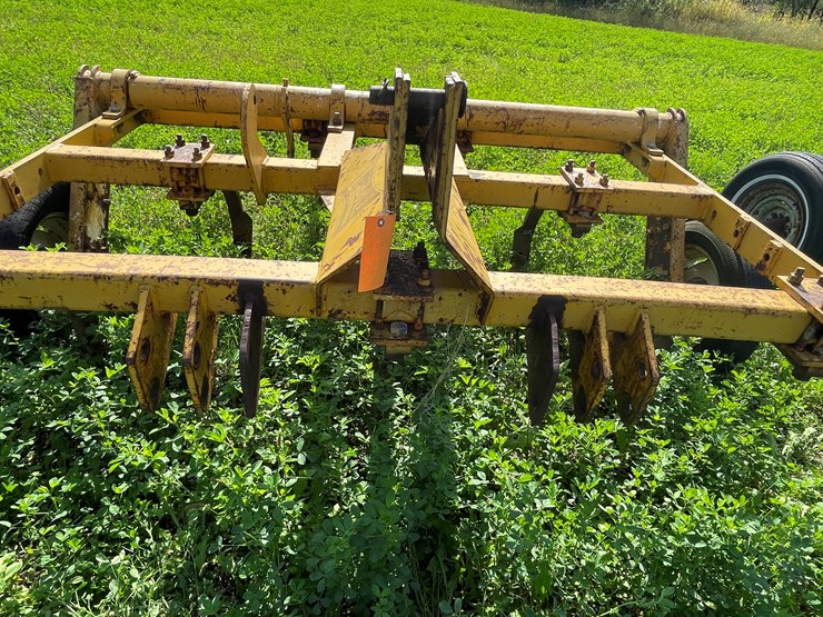 #4437-•-landoll-(7)-tooth-chisel-plow-image-10