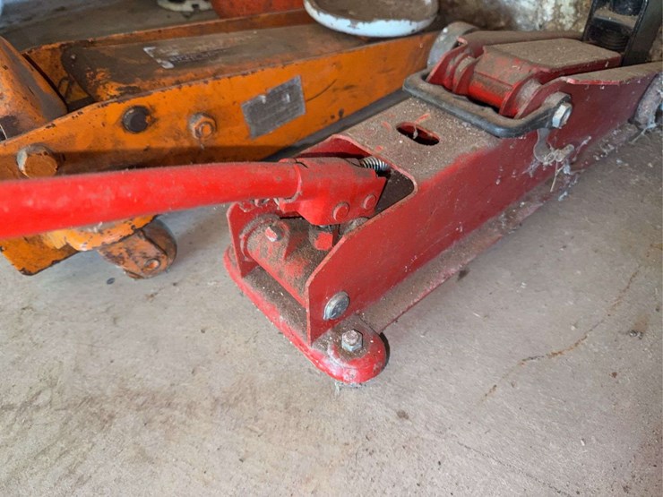 hydraulic-floor-jack-image-2