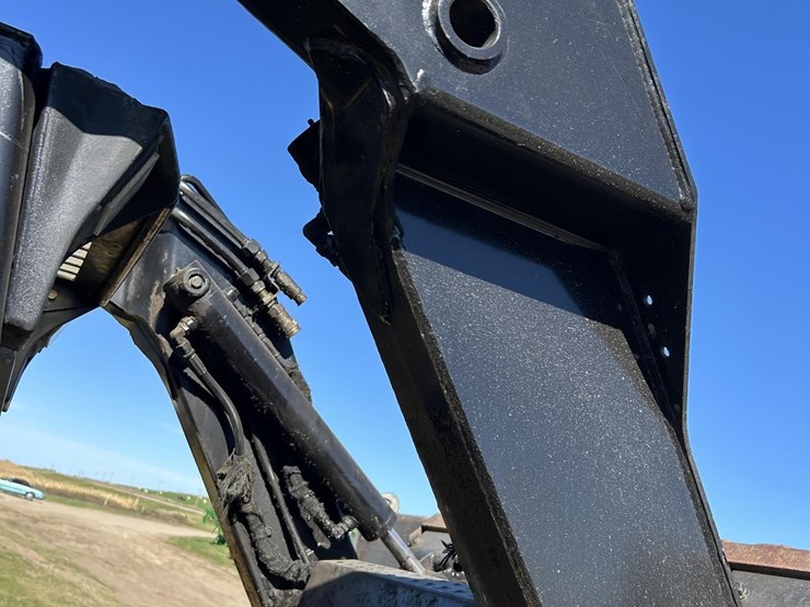 new-holland-lx885-image-6