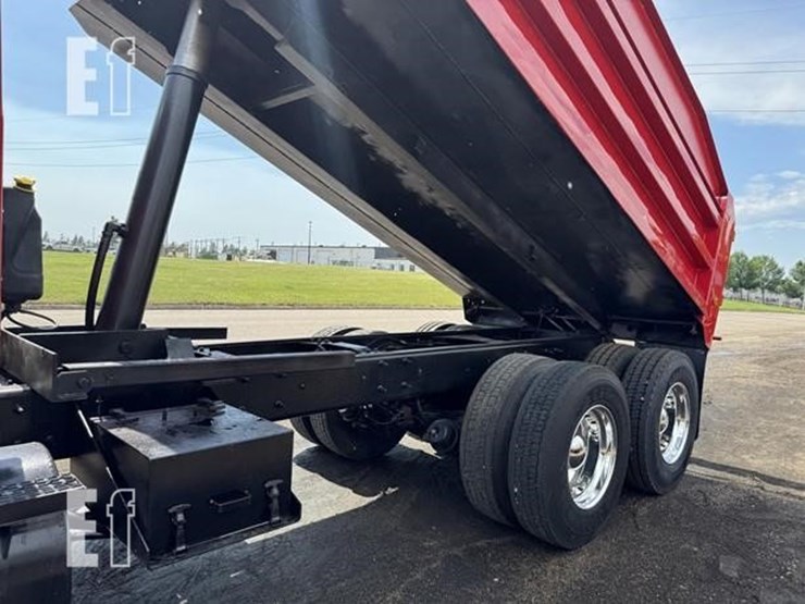 mack-granite-cv713-image-16