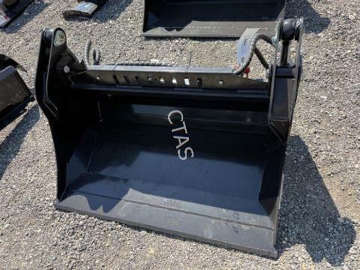 #105-•-skid-steer-4-in-1-bucket---39"-image-1