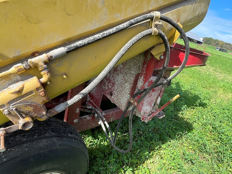 new-holland-355-image-23