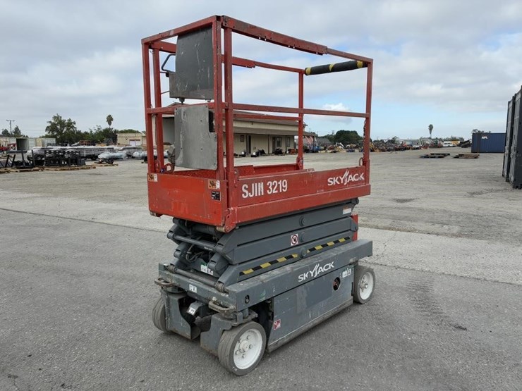 skyjack-sj-3219-scissor-lift-image-1