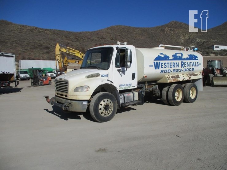 2012-freightliner-business-class-m2-106-image-1