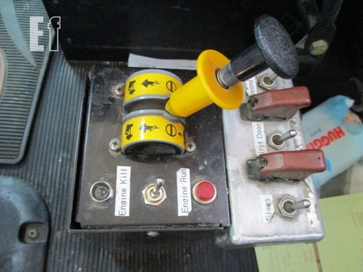 2008-peterbilt-365-image-14