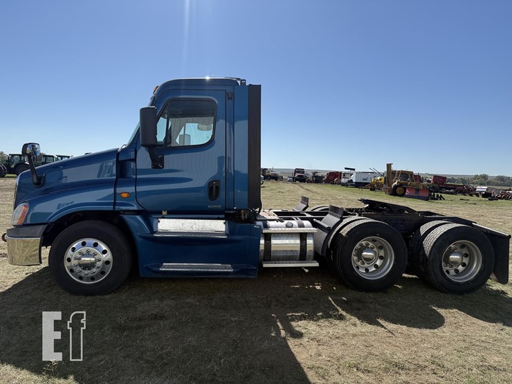 2015-freightliner-cascadia-125-evolution-image-6