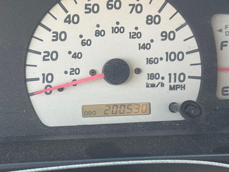 2001-toyota-tacoma-srs-truck-image-24