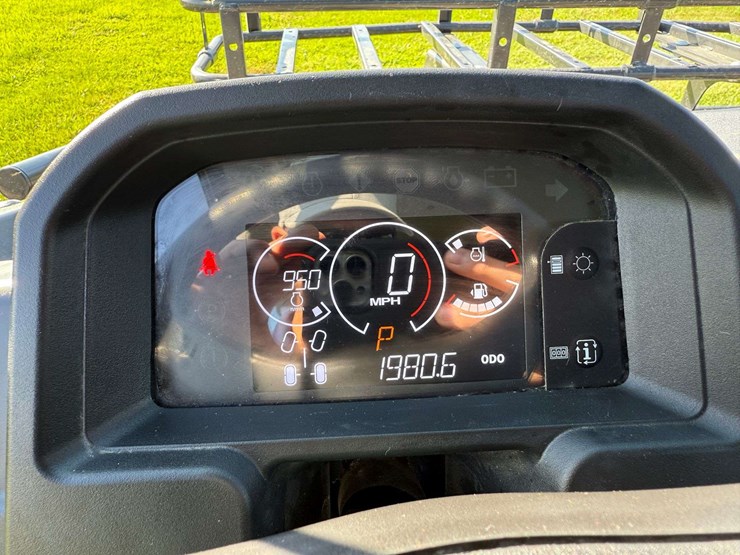 2021-john-deere-gator-image-31