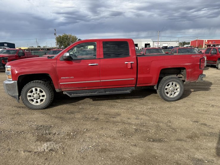 #2146-•-2015-chevrolet-silverado-2500hd-ltz-4x4-pickup-tru-image-2