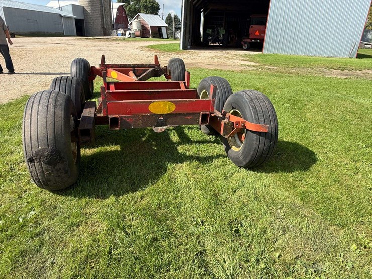 electric-tandem-silage-wagon-running-gear-image-6