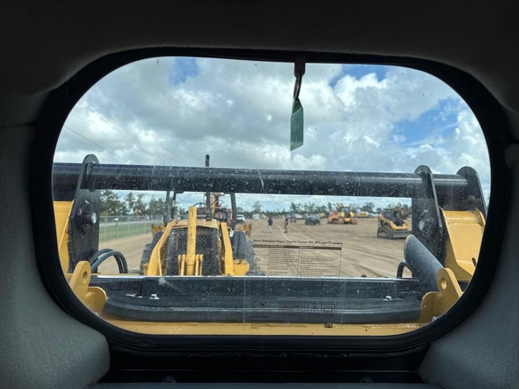 2023-caterpillar-259d3-image-35