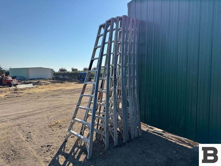 10'-aluminum-orchard-ladders-image-2