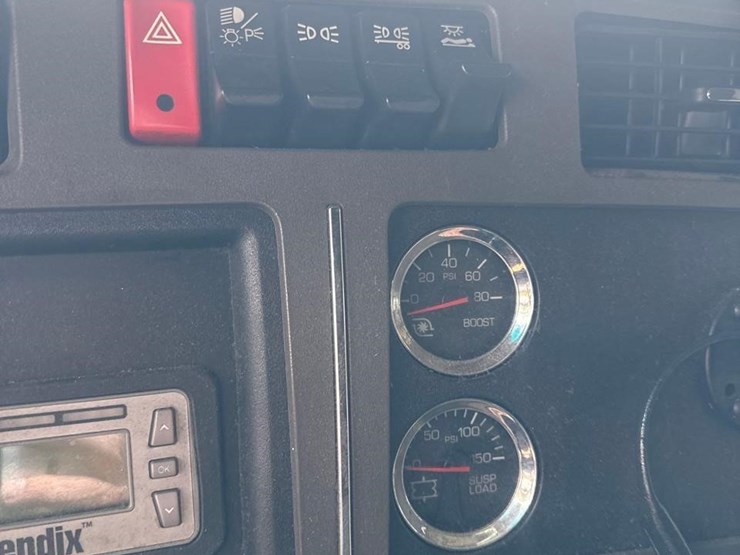 2019-kenworth-t680-image-28
