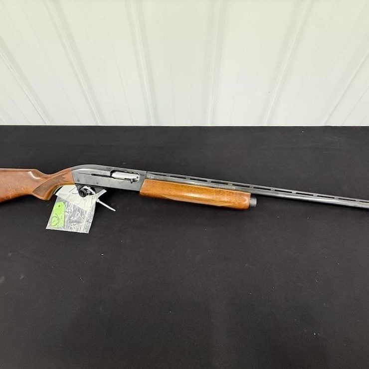 Remington sportsman 12 auto 12 gauge Shotgun