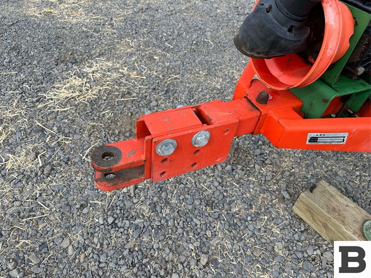 2006-rears-200-gallon-orchard-sprayer-with-spray-booms-image-16