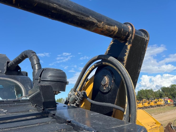 2021-caterpillar-299d3-xe-image-16