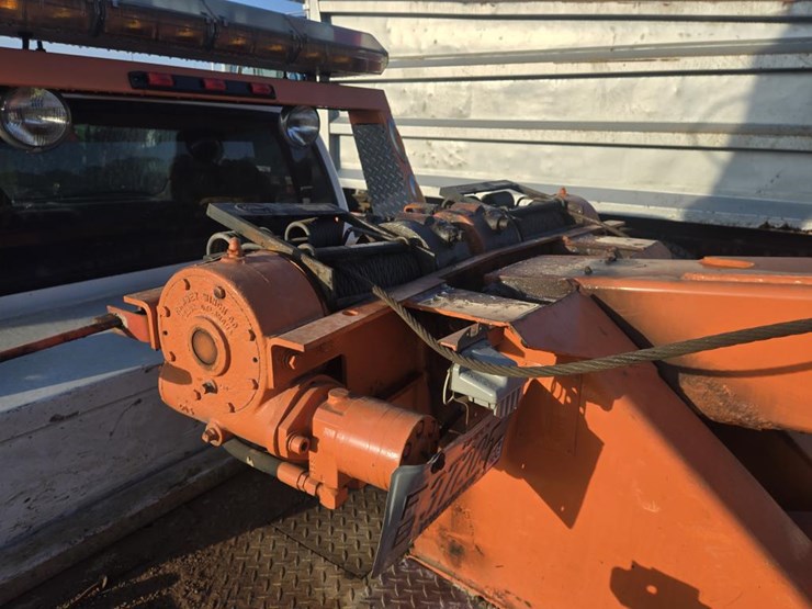 2003-ford-f550-image-25
