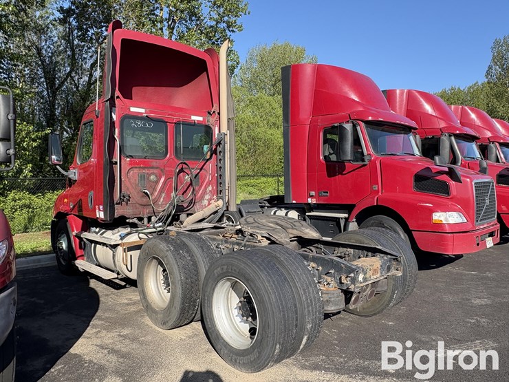 2016-freightliner-ca113dc-truck-tractor-image-7