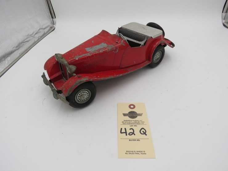 1950's-doepke-model-toys-mg-sports-car-toy-image-2