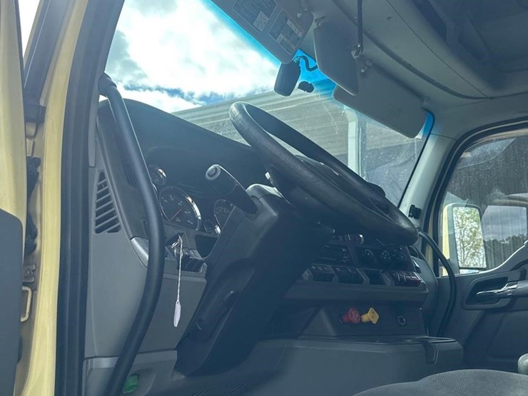 2019-kenworth-t680-image-24