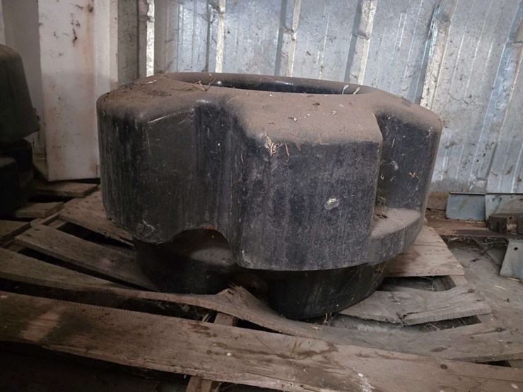 (2)-inside-and-outside-rear-wheel-weight-set-for-case-ih-mfwd-tractor,-(2)-1000lb-weights-and-(2)-50-image-3