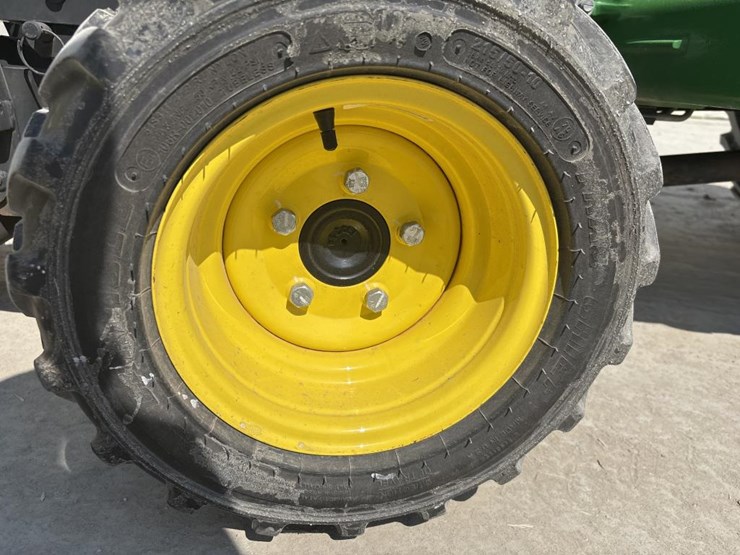 john-deere-1025-image-25