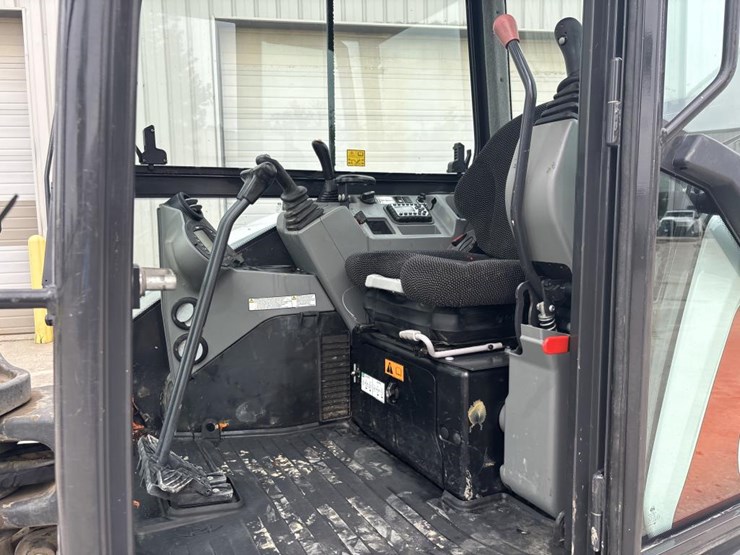 2019-bobcat-e85-image-40