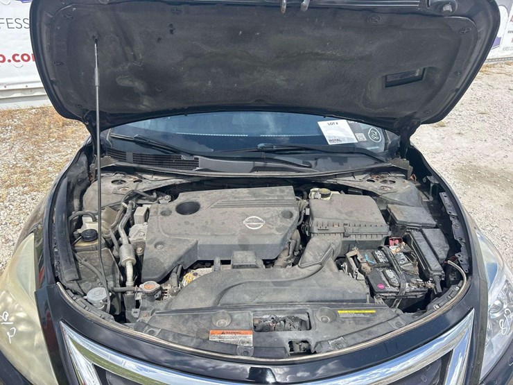 2015-nissan-altima-sedan-image-9