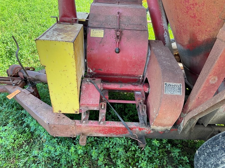 new-holland-355-image-9