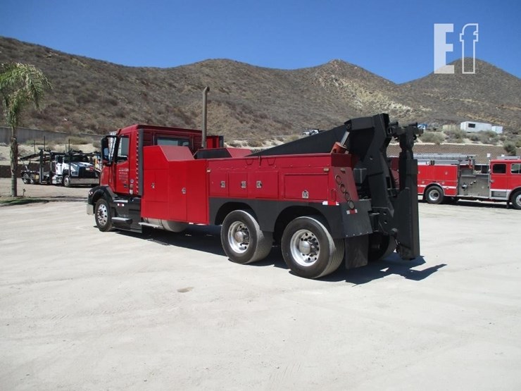2015-volvo-vnl64300-image-4