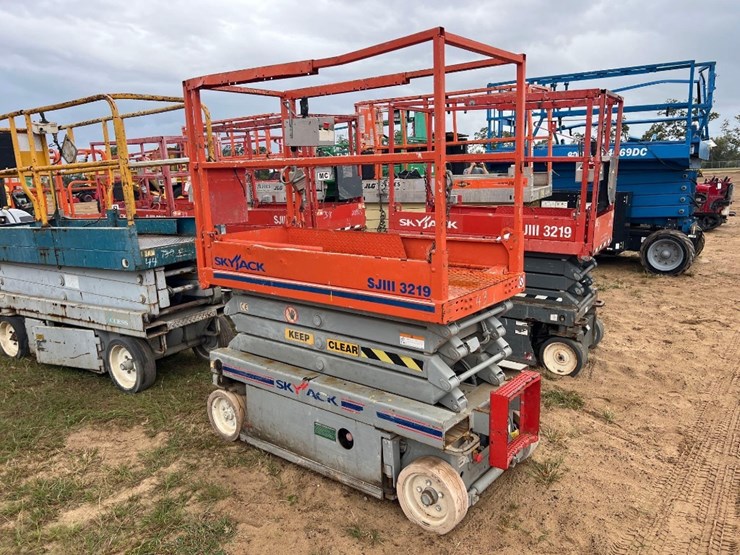 jlg-scissorlift-image-5