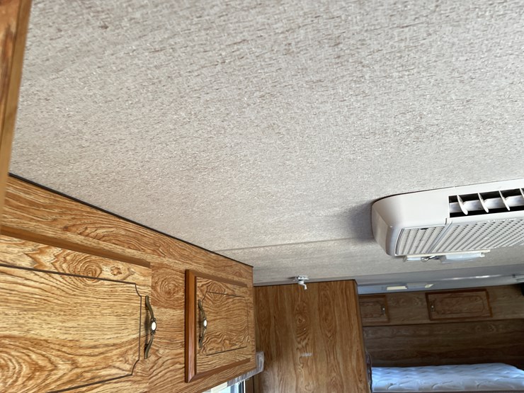 #1900-•-1989-companion-gooseneck-camper-(has-wi-title)-image-72