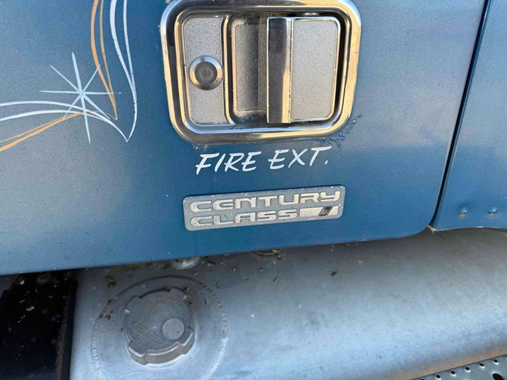 1999-freightliner-century-class-semi-image-4