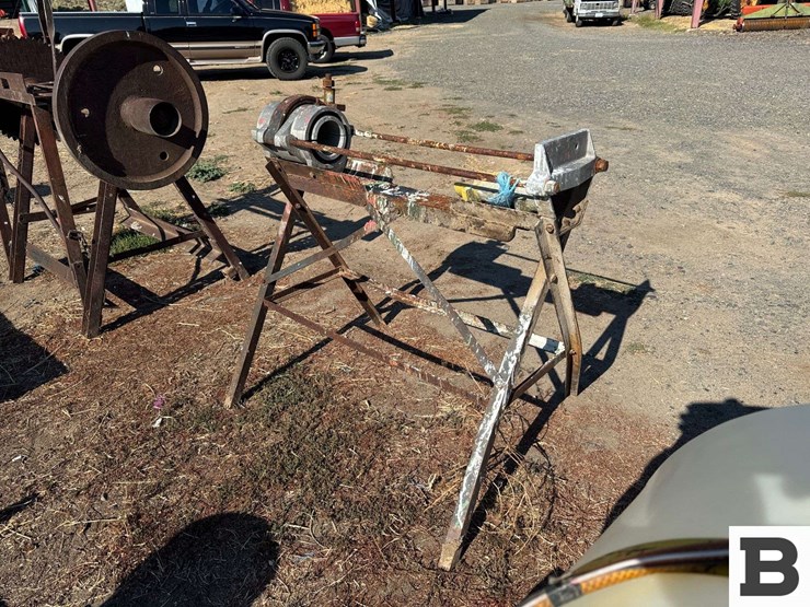 metal-stand-image-2