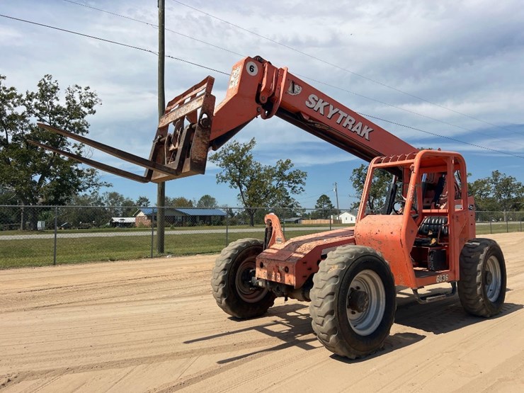 2007-jlg-skytrack-6036-telescopic-forklift-image-8