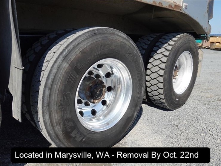 2015-peterbilt-367-image-23
